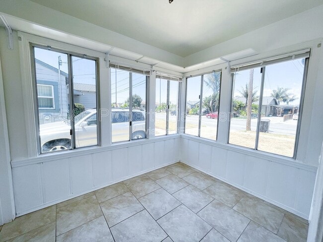 Building Photo - 105 W Curtis St