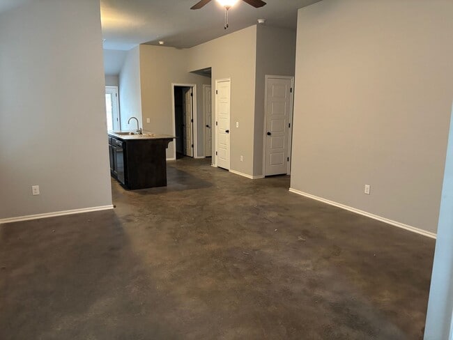 Building Photo - Check out this beautiful home!