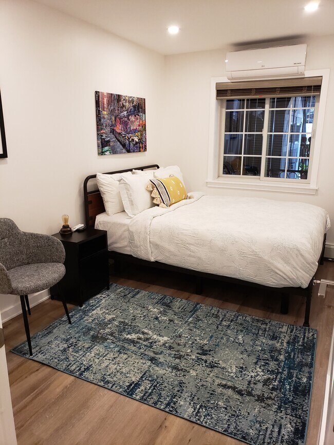 Building Photo - 15 E 117th St