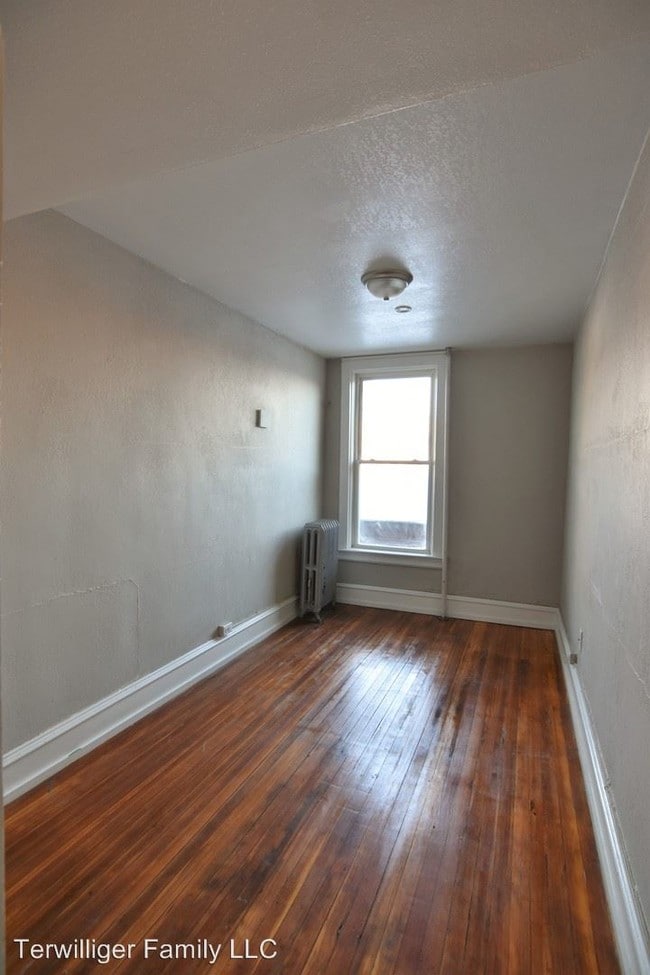 Building Photo - 1 br, 1 bath Apartment - 132 S Main