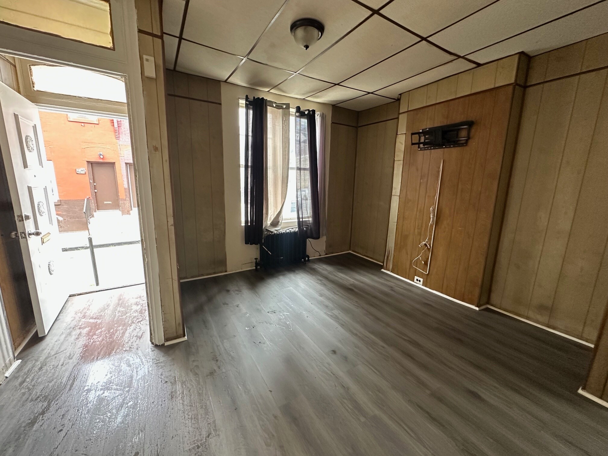 Building Photo - 1327 W Seltzer St