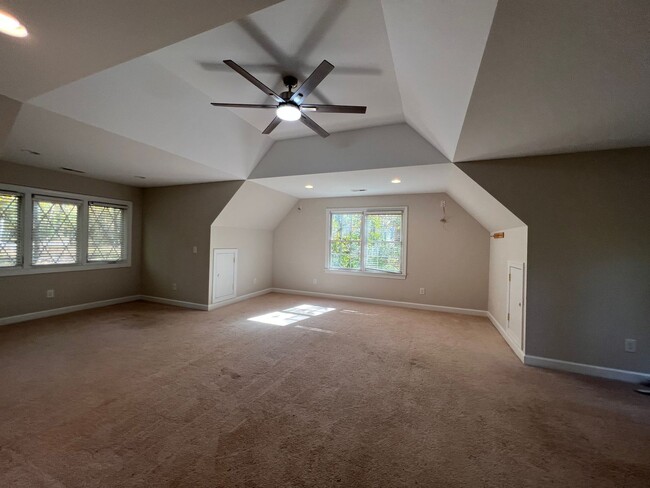 Building Photo - Fabulous 4BR 2.5BA Home on 1.25 Acres
