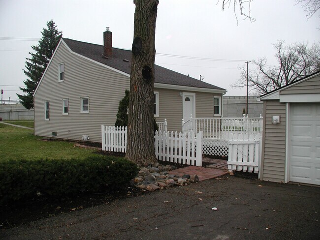 Building Photo - 44179 Grand River Ave