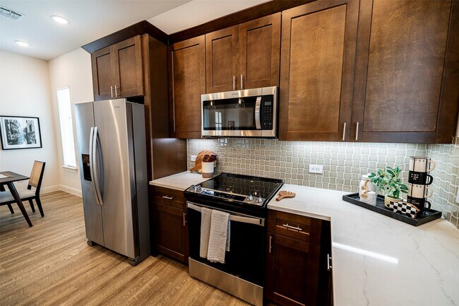 Building Photo - 18114 Greenhill Song Trl