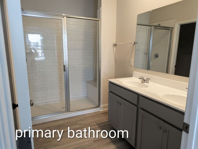 Building Photo - 15-17 Florence Sarah Ln