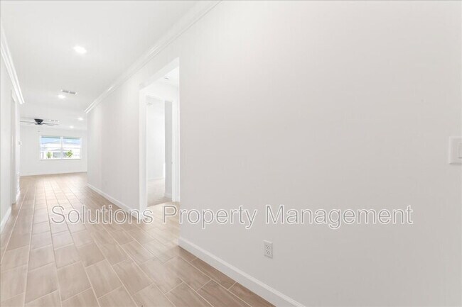 Building Photo - 2037 Fuchsia Pl NW