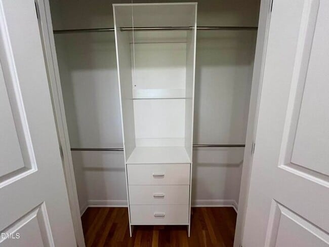 Building Photo - Five Point's hidden 2 Bed 1.5 Bath gem