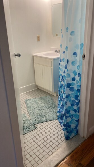 Building Photo - 951 Hoe Ave