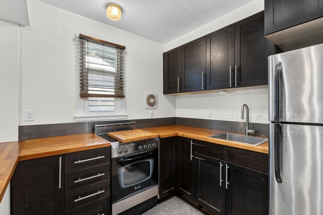 Building Photo - 1Bd/1Ba Seattle Home