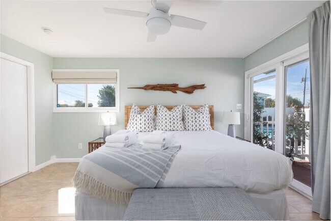 Building Photo - 217 Carol Pl