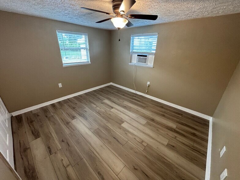 Building Photo - 1207 W Pierce St