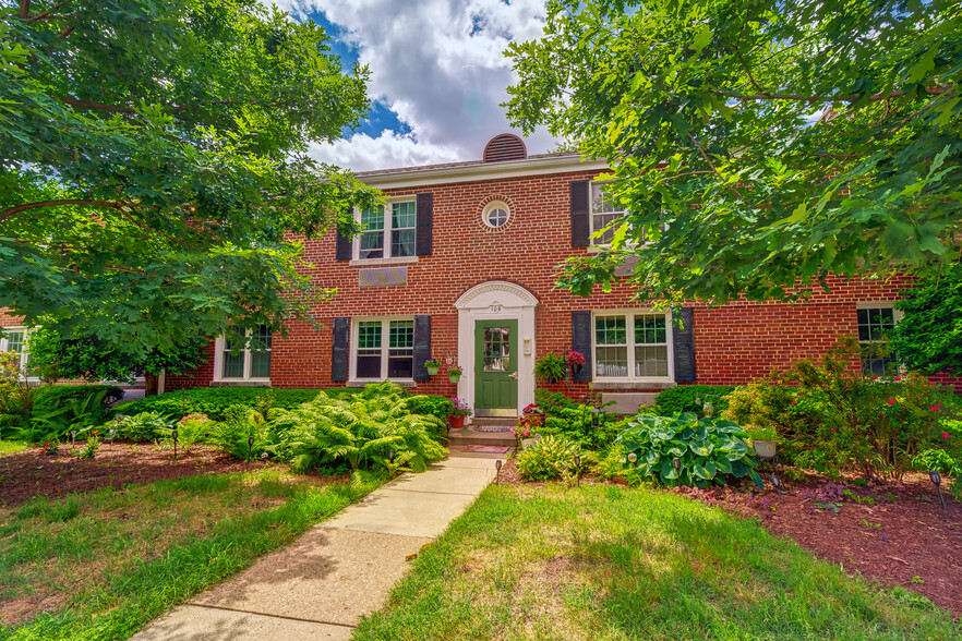 Front Entrance - 109 E Glebe Rd