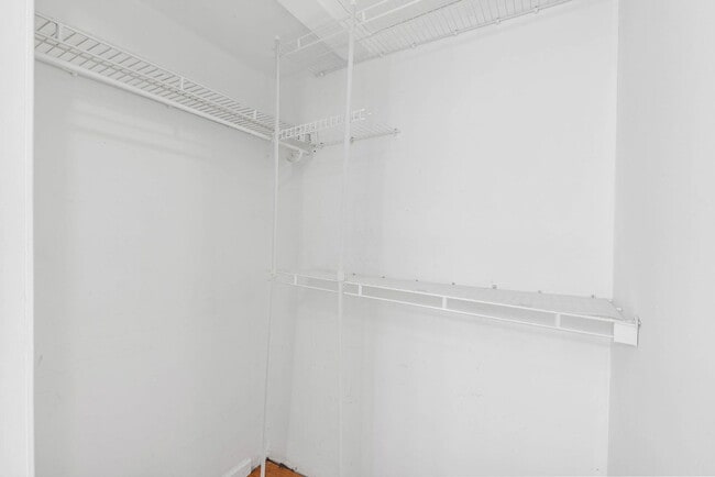 Building Photo - 1528 Bainbridge St