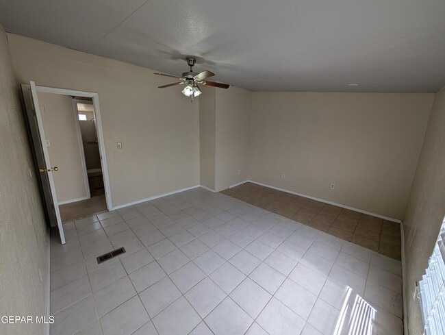 Building Photo - 10372 Manzana Rd