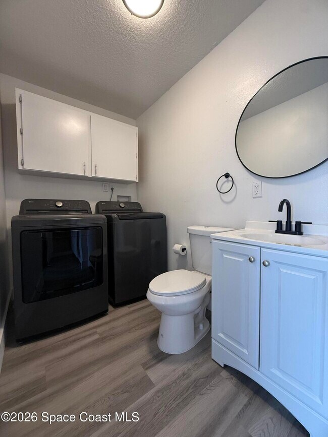 Building Photo - 306 Palm Ave