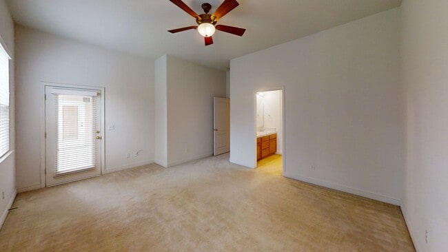 Building Photo - 1823 N Holly Ave