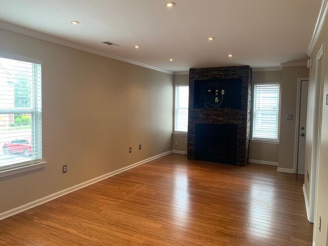 Building Photo - 3-Story Townhome in Historic Fourth Ward – Uptown Living