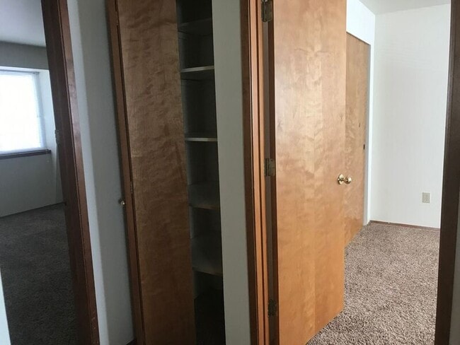 Building Photo - 400 S Morain St