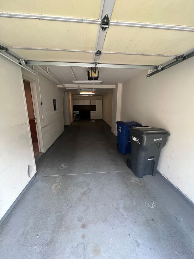 Building Photo - Nor Cal Realty Inc, 3 bedroom 3 bath townh...