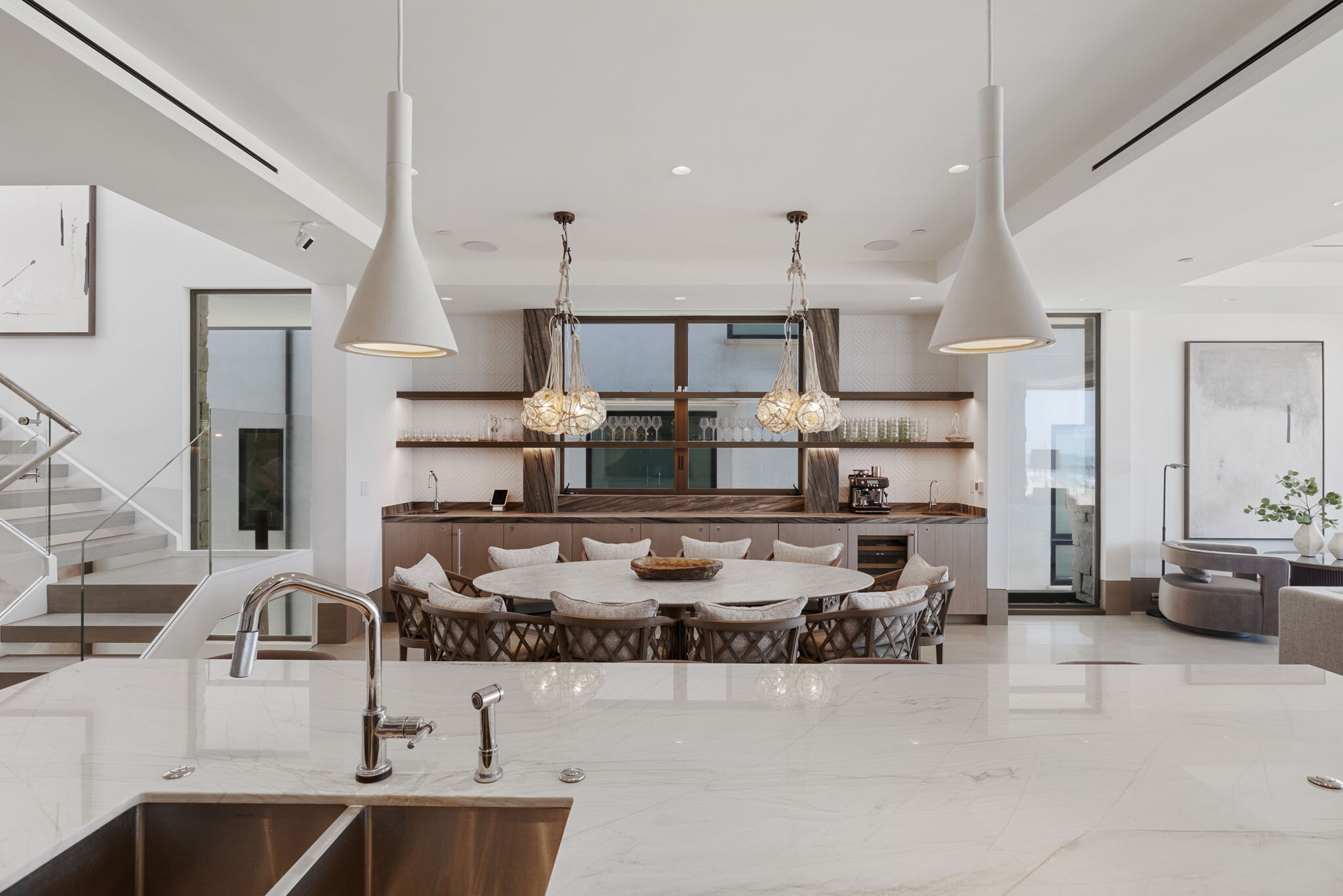 Building Photo - 716 The Strand