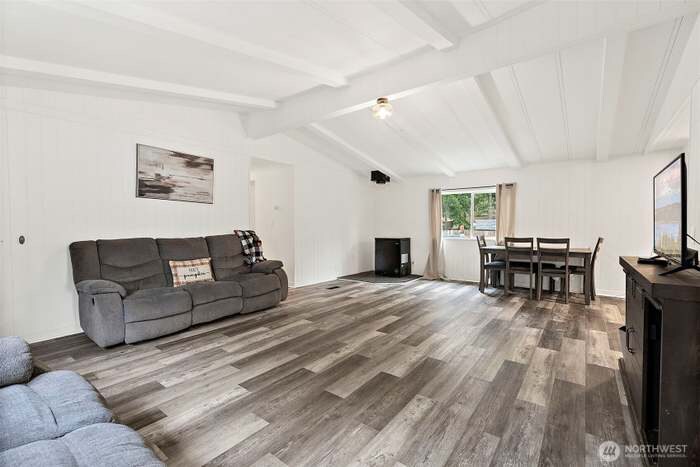 Building Photo - 16503 Village Dr SE