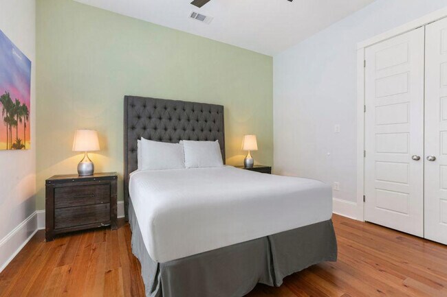 Building Photo - 1216 Carondelet St