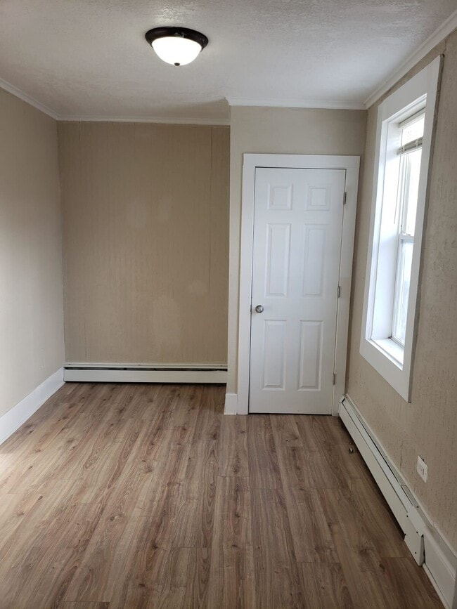 Building Photo - 1012 7th St E