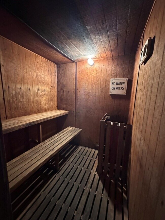 Building Photo - 3111 N Ocean Dr