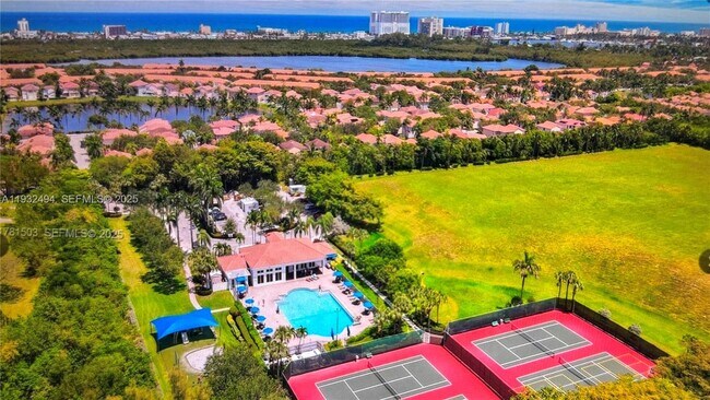 Building Photo - 1094 Redwood St