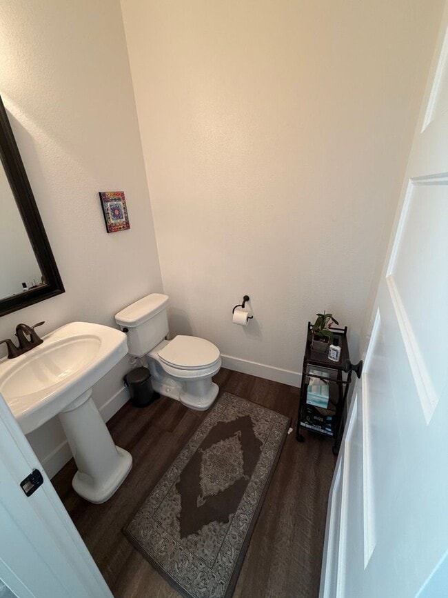 Building Photo - 3 Bedroom | 2.5 Bathroom | Crocker Village House