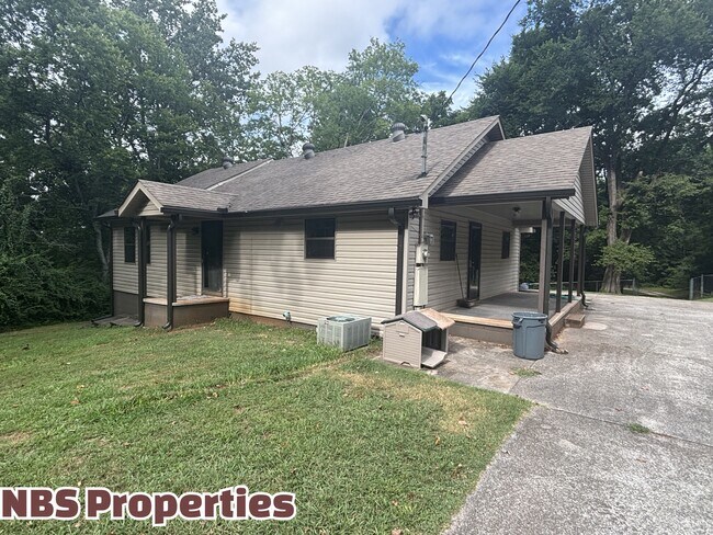 Building Photo - 809 Lester Rd