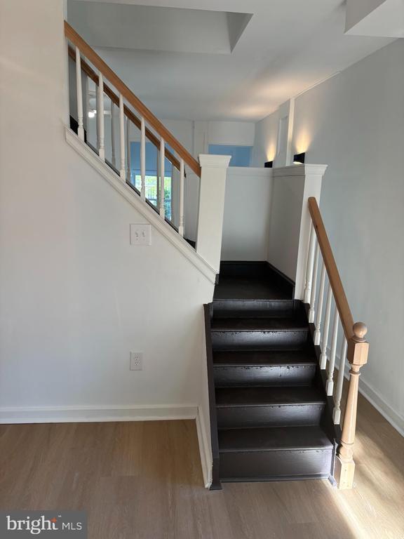 Building Photo - 213 Vernon St