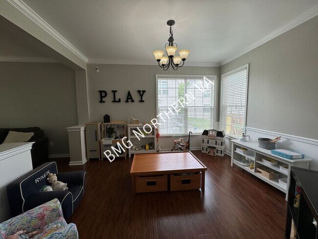Building Photo - 8930 Kingbird Ct