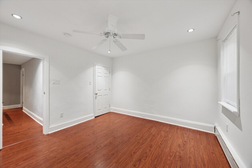 Bedroom 1 - 1321 Mifflin St