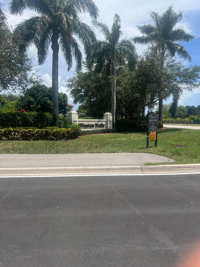 Building Photo - 6752 Green Island Cir