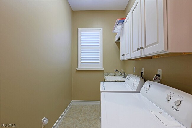 Building Photo - 8181 Venetian Pointe Dr