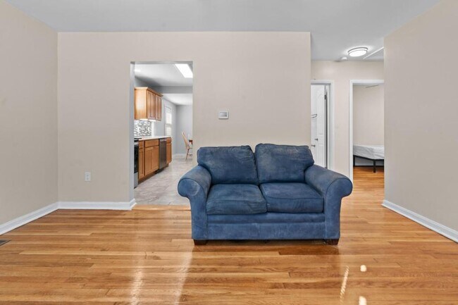 Building Photo - 1009 Lindsay St