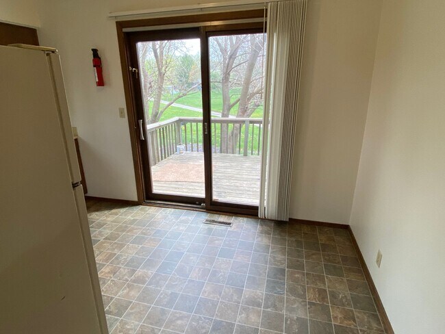 Building Photo - 308 Jewel Dr