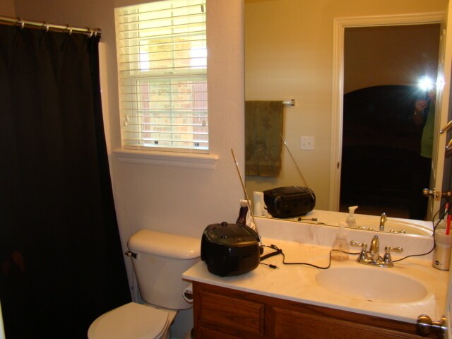 Building Photo - 4 Bedrooms - Moore Schools - Open Plan