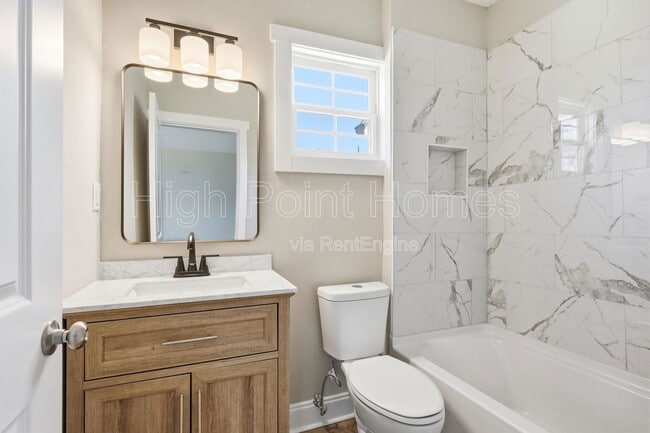 Building Photo - 2406 Kirby Ave