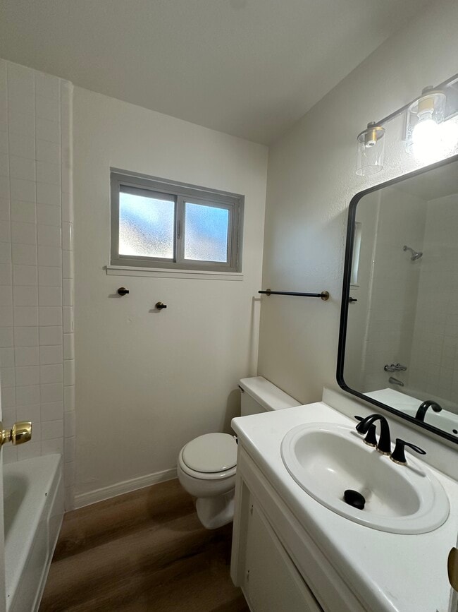 Building Photo - 519 E Ridgecrest Blvd