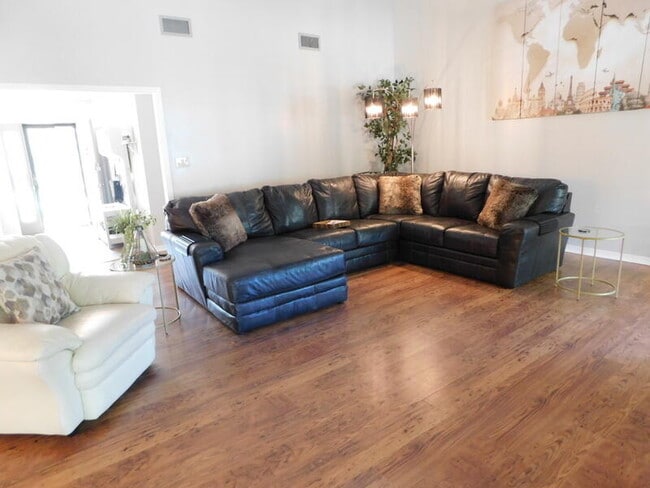 Building Photo - 939 Ridgewood Way