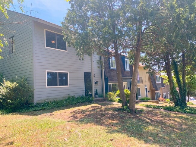 Building Photo - 56 Woodlake Dr