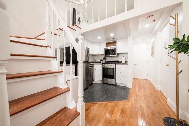 Building Photo - 32 W 86th St