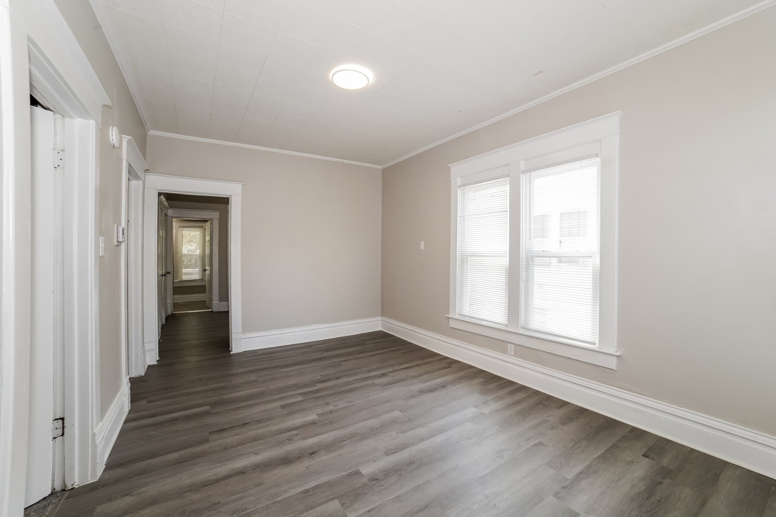 Building Photo - 2222 N Sheridan Rd