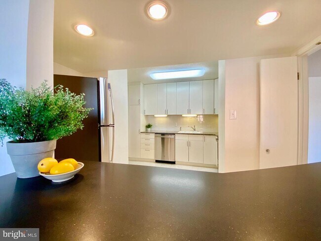 Primary Photo - 3800 Fairfax Dr