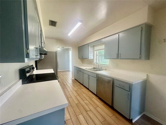 Building Photo - 141 Poe Dr