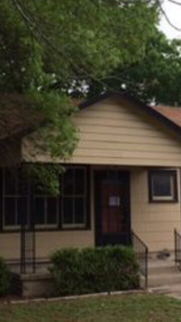 Primary Photo - 1319 W San Antonio St