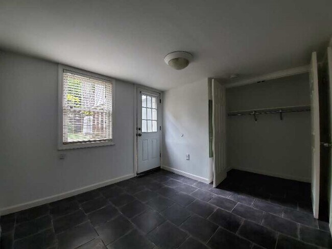 Building Photo - 233 Montgomery St