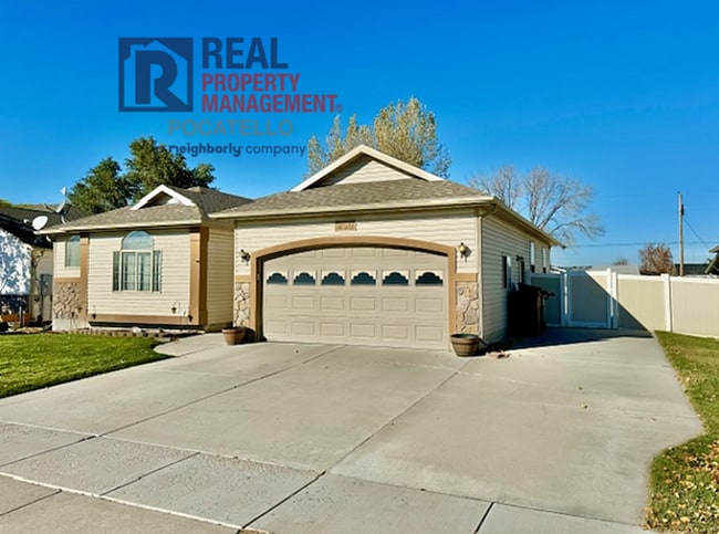 Building Photo - Beautiful 4 bedroom 3 bath house - attached garage